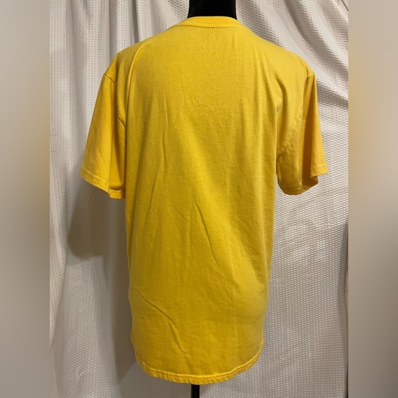 The Wizarding World Of Harry Potter Universal Studios Yellow Hufflepuff Tee Sz M - Picture 3 of 7